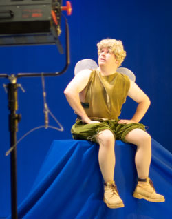 09-08-27-29-Studio-Filming-18576-tinkerbloke-looking-up-250wide