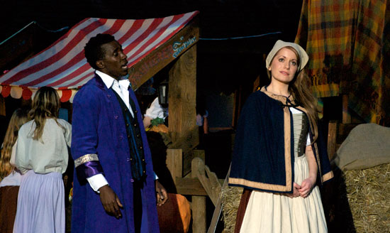 09-09-05-Sundown-Filming-24847-spotlight-singing-cinders-buttons-550